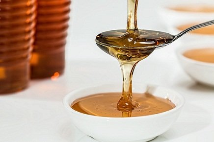 honey treats green pus on tonsil