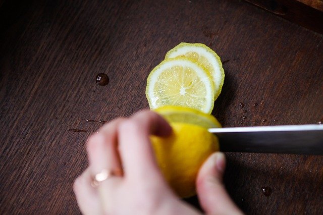 lemon juice can reduce infection and pus on tonsil stones